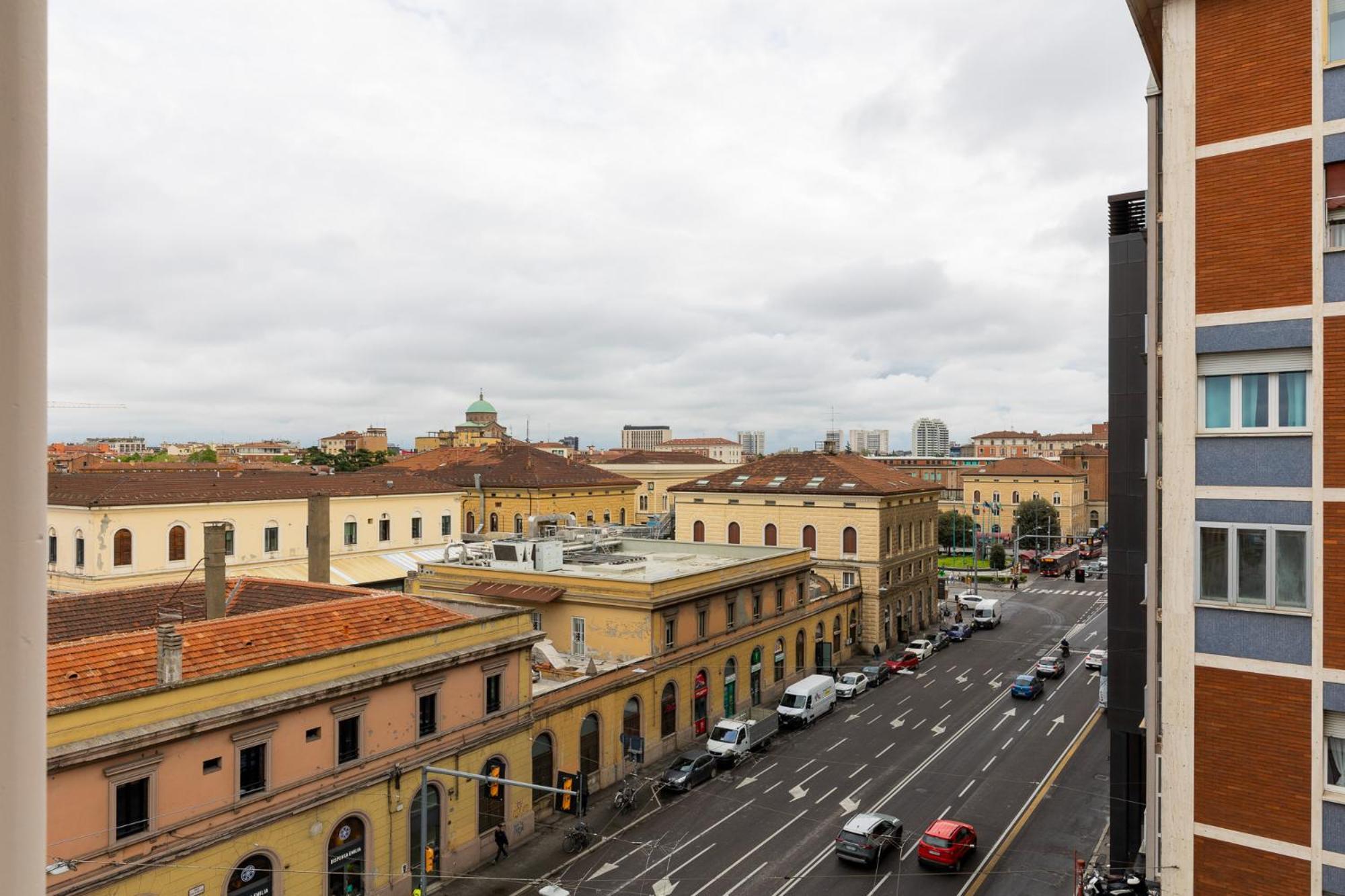 Bologna Centrale 1 — Photos 1